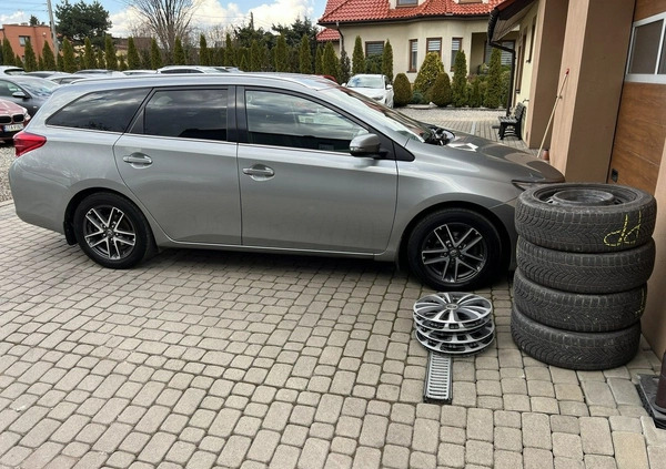 Toyota Auris cena 47900 przebieg: 105000, rok produkcji 2014 z Gniewkowo małe 277